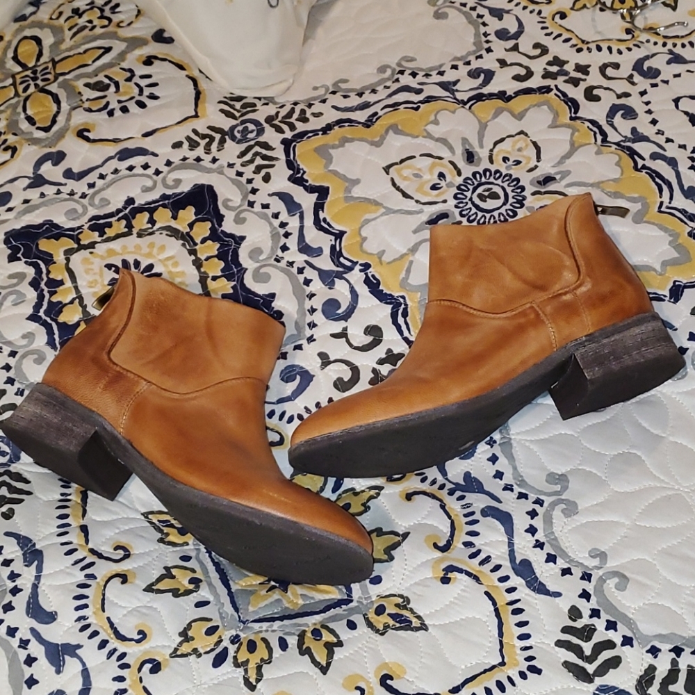 NWOB Antelope leather booties